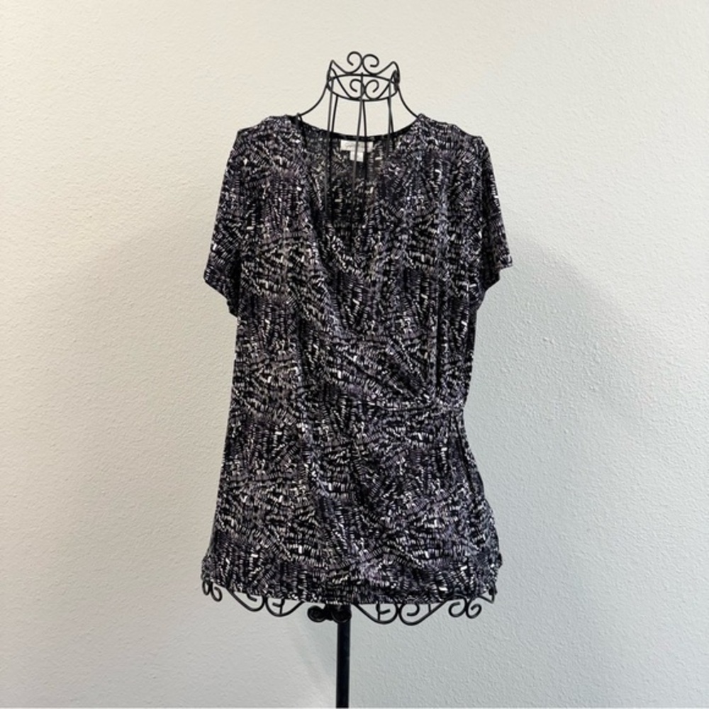 Jaclyn Smith Black and White Patterned Blouse